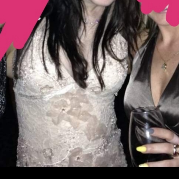 Beautiful dress - Picture 3 of 4